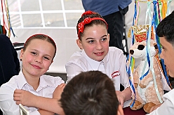 Mercuralia 2025-05-17 04  Maifest 2025 - Am Samstag dem 17. Mai besuchten wir das MERCURALIA der Römergarde in Dinslaken. Es war die XVII. Auflage und wie in jedem Jahr war die Kinderprinzencrew der Glücksbringer bei der Blumen-Frühlingsverlosung. : DVPJ, Holger II, Kinderprinz Phil II., Prinzessin, Mia I., Prinzessin Mia I., HDK, Duisburg, Karneval, Helau, Tollität, Event, Session 2024, Session 2025, Hauptausschuss, Gemeinschaft, Hauptausschuss Karneval Duisburg, Duisburg ist echt