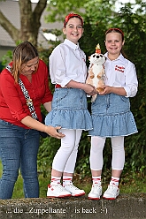 Mercuralia 2025-05-17 08  Maifest 2025 - Am Samstag dem 17. Mai besuchten wir das MERCURALIA der Römergarde in Dinslaken. Es war die XVII. Auflage und wie in jedem Jahr war die Kinderprinzencrew der Glücksbringer bei der Blumen-Frühlingsverlosung. : DVPJ, Holger II, Kinderprinz Phil II., Prinzessin, Mia I., Prinzessin Mia I., HDK, Duisburg, Karneval, Helau, Tollität, Event, Session 2024, Session 2025, Hauptausschuss, Gemeinschaft, Hauptausschuss Karneval Duisburg, Duisburg ist echt