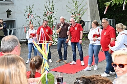 Mercuralia 2025-05-17 16  Maifest 2025 - Am Samstag dem 17. Mai besuchten wir das MERCURALIA der Römergarde in Dinslaken. Es war die XVII. Auflage und wie in jedem Jahr war die Kinderprinzencrew der Glücksbringer bei der Blumen-Frühlingsverlosung. : DVPJ, Holger II, Kinderprinz Phil II., Prinzessin, Mia I., Prinzessin Mia I., HDK, Duisburg, Karneval, Helau, Tollität, Event, Session 2024, Session 2025, Hauptausschuss, Gemeinschaft, Hauptausschuss Karneval Duisburg, Duisburg ist echt