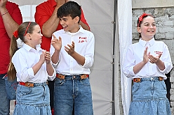 Mercuralia 2025-05-17 19  Maifest 2025 - Am Samstag dem 17. Mai besuchten wir das MERCURALIA der Römergarde in Dinslaken. Es war die XVII. Auflage und wie in jedem Jahr war die Kinderprinzencrew der Glücksbringer bei der Blumen-Frühlingsverlosung. : DVPJ, Holger II, Kinderprinz Phil II., Prinzessin, Mia I., Prinzessin Mia I., HDK, Duisburg, Karneval, Helau, Tollität, Event, Session 2024, Session 2025, Hauptausschuss, Gemeinschaft, Hauptausschuss Karneval Duisburg, Duisburg ist echt