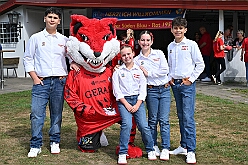 01 Sommerf KG SonnSued 2025-08-30 07  Tour-Tag 30. August - Gleich vier Sommerfeste standen auf dem Programm. Begonnen haben wir im Süden Duisburgs, natürlich bei der KG Sonniger-Süden. Dort starteten wir auch endlich mit dem Verkauf unserer Pins. Das nächste Ziel lag in Meiderich, das „Garde-Grillen“ der Duisburger Prinzengarde. Ein kurzer Besuch beim Kinderfest der KG Rote Funken lag auf dem Weg in den Westen Duisburgs zur 1. KG Baerl. : DVPJ, Holger II, Kinderprinz Phil II., Prinzessin, Mia I., Prinzessin Mia I., HDK, Duisburg, Karneval, Helau, Tollität, Event, Session 2024, Session 2025, Hauptausschuss, Gemeinschaft, Hauptausschuss Karneval Duisburg, Duisburg ist echt