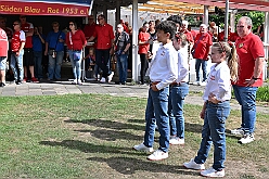 01 Sommerf KG SonnSued 2025-08-30 08  Tour-Tag 30. August - Gleich vier Sommerfeste standen auf dem Programm. Begonnen haben wir im Süden Duisburgs, natürlich bei der KG Sonniger-Süden. Dort starteten wir auch endlich mit dem Verkauf unserer Pins. Das nächste Ziel lag in Meiderich, das „Garde-Grillen“ der Duisburger Prinzengarde. Ein kurzer Besuch beim Kinderfest der KG Rote Funken lag auf dem Weg in den Westen Duisburgs zur 1. KG Baerl. : DVPJ, Holger II, Kinderprinz Phil II., Prinzessin, Mia I., Prinzessin Mia I., HDK, Duisburg, Karneval, Helau, Tollität, Event, Session 2024, Session 2025, Hauptausschuss, Gemeinschaft, Hauptausschuss Karneval Duisburg, Duisburg ist echt