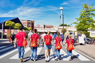 MoviePark 2025-09-07 07  Gemeinsam im Movie Park - Am Sonntag 7. September haben wir einen wunderbaren Tag mit der „Großen“ Prinzencrew im „Movie Park“ verbringen dürfen. Wir haben nicht nur die Attraktionen „getestet“, wir durften auch Fotos mit der Stuntcrew machen. : DVPJ, Holger II, Kinderprinz Phil II., Prinzessin, Mia I., Prinzessin Mia I., HDK, Duisburg, Karneval, Helau, Tollität, Event, Session 2024, Session 2025, Hauptausschuss, Gemeinschaft, Hauptausschuss Karneval Duisburg, Duisburg ist echt