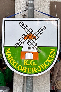 01 KGMarxlJecken 2025-09-13 01  Am Samstag 13. September - Zuerst waren wir in „Mattlerbusch“. Die Marxloher-Jecken „Feierten mit Freunden“ dort auf dem Gelände neben dem Niederrheinischen Karnevalsmusem. Danach gab es das Heimspiel bei unserer KG Alle Mann an Bord. Ein Gartenfest mit den aktiven und passiven Mitgliedern.