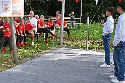 01 HambornerStadtwache 2025-09-20 04  40 Jähriges, ein Baum und Sommerfest - Am 20. September feierte die Hamborner Stadtwache, das Offizierscorps der KG Rot-Weiß Hambrn-Marxloh 1958 e.V.,  ihr 40-jähriges Bestehen. Danach erfüllten wir unsere Nominierung in der Facebook Challenge  zum Pflanzen eines „Karnevals-Baums“ durch PrinznToni I.(des.). Zum Abschluss besuchten wir noch das Sommerfest der Bürgergarde der Stadt Duisburg an der Sechs-Seen-Platte. : DVPJ, Holger II, Kinderprinz Phil II., Prinzessin, Mia I., Prinzessin Mia I., HDK, Duisburg, Karneval, Helau, Tollität, Event, Session 2024, Session 2025, Hauptausschuss, Gemeinschaft, Hauptausschuss Karneval Duisburg, Duisburg ist echt