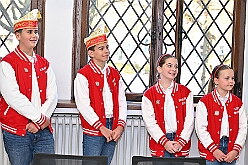 EmpfangRathaus 2025-11-07 05  Empfang im Rathaus der Stadt Duisburg - OB Sören Link empfing se. des. Tollität Kinderprinz Juls  I., Prinzessin Aileen I. Hofmarschall Sami und Patin Paula im Rathaus. Dabei durfte der Eintrag In das goldene Buch der Stadt Duisburg nicht fehlen. : DVPJ, Holger II, Kinderprinz Phil II., Prinzessin, Mia I., Prinzessin Mia I., HDK, Duisburg, Karneval, Helau, Tollität, Event, Session 2024, Session 2025, Hauptausschuss, Gemeinschaft, Hauptausschuss Karneval Duisburg, Duisburg ist echt