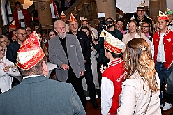 EmpfangRathaus 2025-11-07 16  Empfang im Rathaus der Stadt Duisburg - OB Sören Link empfing se. des. Tollität Kinderprinz Juls  I., Prinzessin Aileen I. Hofmarschall Sami und Patin Paula im Rathaus. Dabei durfte der Eintrag In das goldene Buch der Stadt Duisburg nicht fehlen. : DVPJ, Holger II, Kinderprinz Phil II., Prinzessin, Mia I., Prinzessin Mia I., HDK, Duisburg, Karneval, Helau, Tollität, Event, Session 2024, Session 2025, Hauptausschuss, Gemeinschaft, Hauptausschuss Karneval Duisburg, Duisburg ist echt