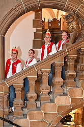 EmpfangRathaus 2025-11-07 29  Empfang im Rathaus der Stadt Duisburg - OB Sören Link empfing se. des. Tollität Kinderprinz Juls  I., Prinzessin Aileen I. Hofmarschall Sami und Patin Paula im Rathaus. Dabei durfte der Eintrag In das goldene Buch der Stadt Duisburg nicht fehlen. : DVPJ, Holger II, Kinderprinz Phil II., Prinzessin, Mia I., Prinzessin Mia I., HDK, Duisburg, Karneval, Helau, Tollität, Event, Session 2024, Session 2025, Hauptausschuss, Gemeinschaft, Hauptausschuss Karneval Duisburg, Duisburg ist echt