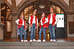 EmpfangRathaus 2025-11-07 30  Empfang im Rathaus der Stadt Duisburg - OB Sören Link empfing se. des. Tollität Kinderprinz Juls  I., Prinzessin Aileen I. Hofmarschall Sami und Patin Paula im Rathaus. Dabei durfte der Eintrag In das goldene Buch der Stadt Duisburg nicht fehlen. : DVPJ, Holger II, Kinderprinz Phil II., Prinzessin, Mia I., Prinzessin Mia I., HDK, Duisburg, Karneval, Helau, Tollität, Event, Session 2024, Session 2025, Hauptausschuss, Gemeinschaft, Hauptausschuss Karneval Duisburg, Duisburg ist echt