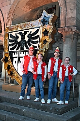 EmpfangRathaus 2025-11-07 32  Empfang im Rathaus der Stadt Duisburg - OB Sören Link empfing se. des. Tollität Kinderprinz Juls  I., Prinzessin Aileen I. Hofmarschall Sami und Patin Paula im Rathaus. Dabei durfte der Eintrag In das goldene Buch der Stadt Duisburg nicht fehlen. : DVPJ, Holger II, Kinderprinz Phil II., Prinzessin, Mia I., Prinzessin Mia I., HDK, Duisburg, Karneval, Helau, Tollität, Event, Session 2024, Session 2025, Hauptausschuss, Gemeinschaft, Hauptausschuss Karneval Duisburg, Duisburg ist echt