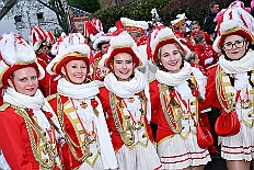 01 Biwak AMaB 2025-11-09 02  Biwak und Hoppeditzerwachen im Süden - Am Sonntagmorgen 9. November eröffnete die KG Alle Mann an Bord - die »Blauen Jungs« 1955 e.V. die neue Session mit ihrem traditionellen Biwak. Das erste große Heimspiel für uns. Nach gutem Brauch wurde uns auch dann noch ein Weckmann überreicht. Danach noch ein bisschen weiter in Richtung Süden, die KG Südstern feierte in Serm ihrHoppeditzerwachen. : DVPJ, Holger II, Kinderprinz Phil II., Prinzessin, Mia I., Prinzessin Mia I., HDK, Duisburg, Karneval, Helau, Tollität, Event, Session 2024, Session 2025, Hauptausschuss, Gemeinschaft, Hauptausschuss Karneval Duisburg, Duisburg ist echt