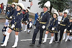 01 Biwak AMaB 2025-11-09 05  Biwak und Hoppeditzerwachen im Süden - Am Sonntagmorgen 9. November eröffnete die KG Alle Mann an Bord - die »Blauen Jungs« 1955 e.V. die neue Session mit ihrem traditionellen Biwak. Das erste große Heimspiel für uns. Nach gutem Brauch wurde uns auch dann noch ein Weckmann überreicht. Danach noch ein bisschen weiter in Richtung Süden, die KG Südstern feierte in Serm ihrHoppeditzerwachen. : DVPJ, Holger II, Kinderprinz Phil II., Prinzessin, Mia I., Prinzessin Mia I., HDK, Duisburg, Karneval, Helau, Tollität, Event, Session 2024, Session 2025, Hauptausschuss, Gemeinschaft, Hauptausschuss Karneval Duisburg, Duisburg ist echt