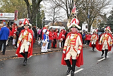 01 Biwak AMaB 2025-11-09 17  Biwak und Hoppeditzerwachen im Süden - Am Sonntagmorgen 9. November eröffnete die KG Alle Mann an Bord - die »Blauen Jungs« 1955 e.V. die neue Session mit ihrem traditionellen Biwak. Das erste große Heimspiel für uns. Nach gutem Brauch wurde uns auch dann noch ein Weckmann überreicht. Danach noch ein bisschen weiter in Richtung Süden, die KG Südstern feierte in Serm ihrHoppeditzerwachen. : DVPJ, Holger II, Kinderprinz Phil II., Prinzessin, Mia I., Prinzessin Mia I., HDK, Duisburg, Karneval, Helau, Tollität, Event, Session 2024, Session 2025, Hauptausschuss, Gemeinschaft, Hauptausschuss Karneval Duisburg, Duisburg ist echt