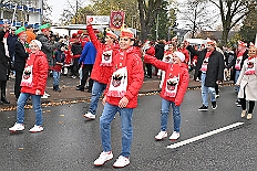 01 Biwak AMaB 2025-11-09 18  Biwak und Hoppeditzerwachen im Süden - Am Sonntagmorgen 9. November eröffnete die KG Alle Mann an Bord - die »Blauen Jungs« 1955 e.V. die neue Session mit ihrem traditionellen Biwak. Das erste große Heimspiel für uns. Nach gutem Brauch wurde uns auch dann noch ein Weckmann überreicht. Danach noch ein bisschen weiter in Richtung Süden, die KG Südstern feierte in Serm ihrHoppeditzerwachen. : DVPJ, Holger II, Kinderprinz Phil II., Prinzessin, Mia I., Prinzessin Mia I., HDK, Duisburg, Karneval, Helau, Tollität, Event, Session 2024, Session 2025, Hauptausschuss, Gemeinschaft, Hauptausschuss Karneval Duisburg, Duisburg ist echt