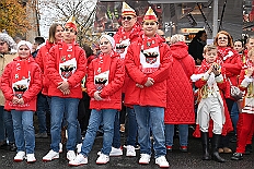 01 Biwak AMaB 2025-11-09 25  Biwak und Hoppeditzerwachen im Süden - Am Sonntagmorgen 9. November eröffnete die KG Alle Mann an Bord - die »Blauen Jungs« 1955 e.V. die neue Session mit ihrem traditionellen Biwak. Das erste große Heimspiel für uns. Nach gutem Brauch wurde uns auch dann noch ein Weckmann überreicht. Danach noch ein bisschen weiter in Richtung Süden, die KG Südstern feierte in Serm ihrHoppeditzerwachen. : DVPJ, Holger II, Kinderprinz Phil II., Prinzessin, Mia I., Prinzessin Mia I., HDK, Duisburg, Karneval, Helau, Tollität, Event, Session 2024, Session 2025, Hauptausschuss, Gemeinschaft, Hauptausschuss Karneval Duisburg, Duisburg ist echt