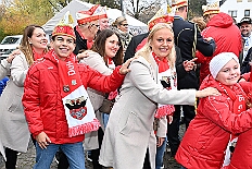 01 Biwak AMaB 2025-11-09 40  Biwak und Hoppeditzerwachen im Süden - Am Sonntagmorgen 9. November eröffnete die KG Alle Mann an Bord - die »Blauen Jungs« 1955 e.V. die neue Session mit ihrem traditionellen Biwak. Das erste große Heimspiel für uns. Nach gutem Brauch wurde uns auch dann noch ein Weckmann überreicht. Danach noch ein bisschen weiter in Richtung Süden, die KG Südstern feierte in Serm ihrHoppeditzerwachen. : DVPJ, Holger II, Kinderprinz Phil II., Prinzessin, Mia I., Prinzessin Mia I., HDK, Duisburg, Karneval, Helau, Tollität, Event, Session 2024, Session 2025, Hauptausschuss, Gemeinschaft, Hauptausschuss Karneval Duisburg, Duisburg ist echt