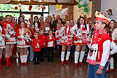 02 Hopped KG Suedstern 2025-11-09 03  Biwak und Hoppeditzerwachen im Süden - Am Sonntagmorgen 9. November eröffnete die KG Alle Mann an Bord - die »Blauen Jungs« 1955 e.V. die neue Session mit ihrem traditionellen Biwak. Das erste große Heimspiel für uns. Nach gutem Brauch wurde uns auch dann noch ein Weckmann überreicht. Danach noch ein bisschen weiter in Richtung Süden, die KG Südstern feierte in Serm ihrHoppeditzerwachen. : DVPJ, Holger II, Kinderprinz Phil II., Prinzessin, Mia I., Prinzessin Mia I., HDK, Duisburg, Karneval, Helau, Tollität, Event, Session 2024, Session 2025, Hauptausschuss, Gemeinschaft, Hauptausschuss Karneval Duisburg, Duisburg ist echt