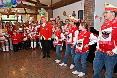 02 Hopped KG Suedstern 2025-11-09 07  Biwak und Hoppeditzerwachen im Süden - Am Sonntagmorgen 9. November eröffnete die KG Alle Mann an Bord - die »Blauen Jungs« 1955 e.V. die neue Session mit ihrem traditionellen Biwak. Das erste große Heimspiel für uns. Nach gutem Brauch wurde uns auch dann noch ein Weckmann überreicht. Danach noch ein bisschen weiter in Richtung Süden, die KG Südstern feierte in Serm ihrHoppeditzerwachen. : DVPJ, Holger II, Kinderprinz Phil II., Prinzessin, Mia I., Prinzessin Mia I., HDK, Duisburg, Karneval, Helau, Tollität, Event, Session 2024, Session 2025, Hauptausschuss, Gemeinschaft, Hauptausschuss Karneval Duisburg, Duisburg ist echt