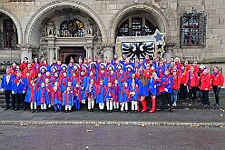 01 Auftakt HDK 2025-11-15 29  Auftakt HDK, Proklamation, Auftaktsitzung - Samstag, 15. November, zogen wir mit den Duisburger Karnevalsgesellschaften vom Forum über die Königsstraße zum Burgplatz. Hier war dann die Auftaktveranstaltung des HDK. Um die Mittagszeit sind es über den Rhein nach Kamp-Lintfort gefahren,  dort war in der Stadthalle die Proklamation von der Jugendprinzessin Sophie I. Am frühen Abend dann in die Aula, unsere Aula, vom Reinhard-und-Max-Mannesmann-Gymnasium, zur Auftaktsitzung unseres „Heimathafens“. Mit „stürmischer“ Begeisterung wurden wir dort empfangen. : DVPJ, Holger II, Kinderprinz Phil II., Prinzessin, Mia I., Prinzessin Mia I., HDK, Duisburg, Karneval, Helau, Tollität, Event, Session 2024, Session 2025, Hauptausschuss, Gemeinschaft, Hauptausschuss Karneval Duisburg, Duisburg ist echt