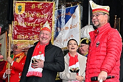 01 Auftakt HDK 2025-11-15 33  Auftakt HDK, Proklamation, Auftaktsitzung - Samstag, 15. November, zogen wir mit den Duisburger Karnevalsgesellschaften vom Forum über die Königsstraße zum Burgplatz. Hier war dann die Auftaktveranstaltung des HDK. Um die Mittagszeit sind es über den Rhein nach Kamp-Lintfort gefahren,  dort war in der Stadthalle die Proklamation von der Jugendprinzessin Sophie I. Am frühen Abend dann in die Aula, unsere Aula, vom Reinhard-und-Max-Mannesmann-Gymnasium, zur Auftaktsitzung unseres „Heimathafens“. Mit „stürmischer“ Begeisterung wurden wir dort empfangen. : DVPJ, Holger II, Kinderprinz Phil II., Prinzessin, Mia I., Prinzessin Mia I., HDK, Duisburg, Karneval, Helau, Tollität, Event, Session 2024, Session 2025, Hauptausschuss, Gemeinschaft, Hauptausschuss Karneval Duisburg, Duisburg ist echt