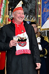 01 Auftakt HDK 2025-11-15 35  Auftakt HDK, Proklamation, Auftaktsitzung - Samstag, 15. November, zogen wir mit den Duisburger Karnevalsgesellschaften vom Forum über die Königsstraße zum Burgplatz. Hier war dann die Auftaktveranstaltung des HDK. Um die Mittagszeit sind es über den Rhein nach Kamp-Lintfort gefahren,  dort war in der Stadthalle die Proklamation von der Jugendprinzessin Sophie I. Am frühen Abend dann in die Aula, unsere Aula, vom Reinhard-und-Max-Mannesmann-Gymnasium, zur Auftaktsitzung unseres „Heimathafens“. Mit „stürmischer“ Begeisterung wurden wir dort empfangen. : DVPJ, Holger II, Kinderprinz Phil II., Prinzessin, Mia I., Prinzessin Mia I., HDK, Duisburg, Karneval, Helau, Tollität, Event, Session 2024, Session 2025, Hauptausschuss, Gemeinschaft, Hauptausschuss Karneval Duisburg, Duisburg ist echt