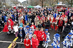 01 Auftakt HDK 2025-11-15 48  Auftakt HDK, Proklamation, Auftaktsitzung - Samstag, 15. November, zogen wir mit den Duisburger Karnevalsgesellschaften vom Forum über die Königsstraße zum Burgplatz. Hier war dann die Auftaktveranstaltung des HDK. Um die Mittagszeit sind es über den Rhein nach Kamp-Lintfort gefahren,  dort war in der Stadthalle die Proklamation von der Jugendprinzessin Sophie I. Am frühen Abend dann in die Aula, unsere Aula, vom Reinhard-und-Max-Mannesmann-Gymnasium, zur Auftaktsitzung unseres „Heimathafens“. Mit „stürmischer“ Begeisterung wurden wir dort empfangen. : DVPJ, Holger II, Kinderprinz Phil II., Prinzessin, Mia I., Prinzessin Mia I., HDK, Duisburg, Karneval, Helau, Tollität, Event, Session 2024, Session 2025, Hauptausschuss, Gemeinschaft, Hauptausschuss Karneval Duisburg, Duisburg ist echt