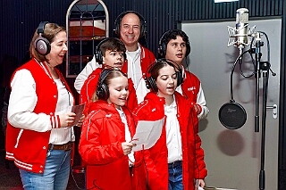 01 Coupe Eins 2025-12-18 04  Unser 3. Advent - Mittags im Coupe 1900 trafen wir uns mit der „Großen“ Crew. Ein letztes mal Einsingen. Nach ein kleinen Stärkung waren wir nicht „nur“ Gäste beim 1. Weihnachtskonzert der Prinzengarde. Am Frühen Abend noch eine Besuch des Forum Advents der Römergarde.