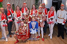 Kuerung Steinhof 2026-01-04 091  Unsere Kürung - Premiere - Im so genannten „Gürzenich“ von Duisburg, dem Steinhof in Huckingen fand am Sonntag, 4. Januar 2026, zum ersten Mal die Kürung einer Kinderprinzencrew statt. Wir sind nun als Prinz Juls I., Prinzessin Aileen I. mit Hofmarschall Sami und Pagin Paula der Stadt Duisburg 2026 inthronisiert. : DVPJ, Holger II, Kinderprinz Phil II., Prinzessin, Mia I., Prinzessin Mia I., HDK, Duisburg, Karneval, Helau, Tollität, Event, Session 2024, Session 2025, Hauptausschuss, Gemeinschaft, Hauptausschuss Karneval Duisburg, Duisburg ist echt