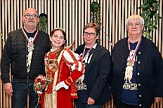 Kuerung Steinhof 2026-01-04 103  Unsere Kürung - Premiere - Im so genannten „Gürzenich“ von Duisburg, dem Steinhof in Huckingen fand am Sonntag, 4. Januar 2026, zum ersten Mal die Kürung einer Kinderprinzencrew statt. Wir sind nun als Prinz Juls I., Prinzessin Aileen I. mit Hofmarschall Sami und Pagin Paula der Stadt Duisburg 2026 inthronisiert. : DVPJ, Holger II, Kinderprinz Phil II., Prinzessin, Mia I., Prinzessin Mia I., HDK, Duisburg, Karneval, Helau, Tollität, Event, Session 2024, Session 2025, Hauptausschuss, Gemeinschaft, Hauptausschuss Karneval Duisburg, Duisburg ist echt