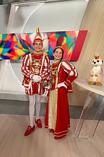 LokalzeitDuisburg 2026-01-07 06  Freitags beim EVD - Nach einem kurzem Hallo im Coupe 1900 sind es zum EVD. Zum letzten Spieltag der Hauptrunde besuchten wir in der PreZero Rheinlandhalle das Eishockeyspiel der „Füchse“ gegen die „Saale Bulls“. Es endete mit einem verdienten Sieg des EVD, 5:1. Die „Füchse“ erreichten damit die Pre-Playoffs!!!