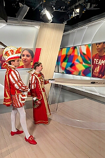 LokalzeitDuisburg 2026-01-07 07  Freitags beim EVD - Nach einem kurzem Hallo im Coupe 1900 sind es zum EVD. Zum letzten Spieltag der Hauptrunde besuchten wir in der PreZero Rheinlandhalle das Eishockeyspiel der „Füchse“ gegen die „Saale Bulls“. Es endete mit einem verdienten Sieg des EVD, 5:1. Die „Füchse“ erreichten damit die Pre-Playoffs!!!