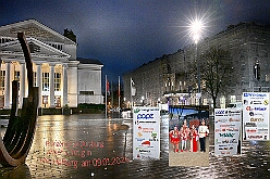 EinzugHofbg Toni I 2026-01-09 01  Einzug in die Hofburg - Seit Jahren gehört der Einzug des Stadtprinzen in die Hofburg zum Programm im Duisburger Karneval. So zog auch der des. Prinz Toni I. mit seiner Crew einen Tag vor seiner Kürung in das WYNDHAM Hotel Duisburger Hof ein. Hier residiert er nun bis zum Rosnmontag. : DVPJ, no.6207 Press D, Toni I, Kinderprinz Juls I., Juls I., Prinzessin, Aileen I., Prinzessin Aileen I., HDK, Duisburg, Karneval, Helau, Tollität, Event, Session 2025, Session 2026, Hauptausschuss, Gemeinschaft, Hauptausschuss Karneval Duisburg, Duisburg ist echt