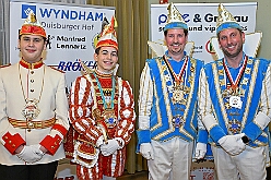 EinzugHofbg Toni I 2026-01-09 19  Einzug in die Hofburg - Seit Jahren gehört der Einzug des Stadtprinzen in die Hofburg zum Programm im Duisburger Karneval. So zog auch der des. Prinz Toni I. mit seiner Crew einen Tag vor seiner Kürung in das WYNDHAM Hotel Duisburger Hof ein. Hier residiert er nun bis zum Rosnmontag. : DVPJ, no.6207 Press D, Toni I, Kinderprinz Juls I., Juls I., Prinzessin, Aileen I., Prinzessin Aileen I., HDK, Duisburg, Karneval, Helau, Tollität, Event, Session 2025, Session 2026, Hauptausschuss, Gemeinschaft, Hauptausschuss Karneval Duisburg, Duisburg ist echt