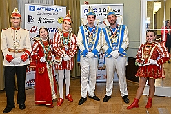 EinzugHofbg Toni I 2026-01-09 20  Einzug in die Hofburg - Seit Jahren gehört der Einzug des Stadtprinzen in die Hofburg zum Programm im Duisburger Karneval. So zog auch der des. Prinz Toni I. mit seiner Crew einen Tag vor seiner Kürung in das WYNDHAM Hotel Duisburger Hof ein. Hier residiert er nun bis zum Rosnmontag. : DVPJ, no.6207 Press D, Toni I, Kinderprinz Juls I., Juls I., Prinzessin, Aileen I., Prinzessin Aileen I., HDK, Duisburg, Karneval, Helau, Tollität, Event, Session 2025, Session 2026, Hauptausschuss, Gemeinschaft, Hauptausschuss Karneval Duisburg, Duisburg ist echt