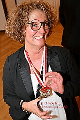 EinzugHofbg Toni I 2026-01-09 22  Einzug in die Hofburg - Seit Jahren gehört der Einzug des Stadtprinzen in die Hofburg zum Programm im Duisburger Karneval. So zog auch der des. Prinz Toni I. mit seiner Crew einen Tag vor seiner Kürung in das WYNDHAM Hotel Duisburger Hof ein. Hier residiert er nun bis zum Rosnmontag. : DVPJ, no.6207 Press D, Toni I, Kinderprinz Juls I., Juls I., Prinzessin, Aileen I., Prinzessin Aileen I., HDK, Duisburg, Karneval, Helau, Tollität, Event, Session 2025, Session 2026, Hauptausschuss, Gemeinschaft, Hauptausschuss Karneval Duisburg, Duisburg ist echt