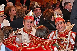 Kuer Toni I 2026-01-10 05  Galaabend zur Prinzenkürung - Samstag der 10. Januar 2026, ein ein stimmungsvoller Abend umringt die Kürung se. Tollität Prinz Toni I. in der restlos ausverkauften Mercatorhalle. Nach dem Einmarsch der Standarten und der Begrüßung vom HDK Präsidenten „Michel“ Jansen zeigten wir unser komplettes Programm den 1000 Gästen. : DVPJ, no.6207 Press D, Toni I, Kinderprinz Juls I., Juls I., Prinzessin, Aileen I., Prinzessin Aileen I., HDK, Duisburg, Karneval, Helau, Tollität, Event, Session 2025, Session 2026, Hauptausschuss, Gemeinschaft, Hauptausschuss Karneval Duisburg, Duisburg ist echt