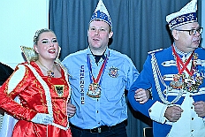 Empfang Toni I 2026-01-11 55  Empfang se. Tollität Prinz Toni I. - IEmpfang se. Tollität Prinz Toni I.
Im Steinhof in Huckingen bat traditionsgemäß einen Tag nach seiner Ernennung zum Prinz Karneval der Stadt Duisburg, Toni I. zum Empfang. Nicht nur Family and Friends und der HDK-Förderkreis kamen zum Gratulieren, sondern  Bastian I. und Steffen I. des KGK aus Moers. Ein buntes Rahmenprogramm, u. a. gestaltet von Duisburger Garde- und Showtänzen, rundeten den Abend ab. : DVPJ, no.6207 Press D, Toni I, Kinderprinz Juls I., Juls I., Prinzessin, Aileen I., Prinzessin Aileen I., HDK, Duisburg, Karneval, Helau, Tollität, Event, Session 2025, Session 2026, Hauptausschuss, Gemeinschaft, Hauptausschuss Karneval Duisburg, Duisburg ist echt