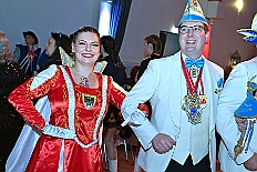 Empfang Toni I 2026-01-11 56  Empfang se. Tollität Prinz Toni I. - IEmpfang se. Tollität Prinz Toni I.
Im Steinhof in Huckingen bat traditionsgemäß einen Tag nach seiner Ernennung zum Prinz Karneval der Stadt Duisburg, Toni I. zum Empfang. Nicht nur Family and Friends und der HDK-Förderkreis kamen zum Gratulieren, sondern  Bastian I. und Steffen I. des KGK aus Moers. Ein buntes Rahmenprogramm, u. a. gestaltet von Duisburger Garde- und Showtänzen, rundeten den Abend ab. : DVPJ, no.6207 Press D, Toni I, Kinderprinz Juls I., Juls I., Prinzessin, Aileen I., Prinzessin Aileen I., HDK, Duisburg, Karneval, Helau, Tollität, Event, Session 2025, Session 2026, Hauptausschuss, Gemeinschaft, Hauptausschuss Karneval Duisburg, Duisburg ist echt