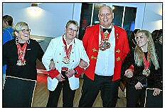 Empfang Toni I 2026-01-11 57  Empfang se. Tollität Prinz Toni I. - IEmpfang se. Tollität Prinz Toni I.
Im Steinhof in Huckingen bat traditionsgemäß einen Tag nach seiner Ernennung zum Prinz Karneval der Stadt Duisburg, Toni I. zum Empfang. Nicht nur Family and Friends und der HDK-Förderkreis kamen zum Gratulieren, sondern  Bastian I. und Steffen I. des KGK aus Moers. Ein buntes Rahmenprogramm, u. a. gestaltet von Duisburger Garde- und Showtänzen, rundeten den Abend ab. : DVPJ, no.6207 Press D, Toni I, Kinderprinz Juls I., Juls I., Prinzessin, Aileen I., Prinzessin Aileen I., HDK, Duisburg, Karneval, Helau, Tollität, Event, Session 2025, Session 2026, Hauptausschuss, Gemeinschaft, Hauptausschuss Karneval Duisburg, Duisburg ist echt