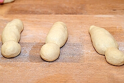 01 Prinzenbacken 2026-01-14 10  Prinzenbacken mit Klein und Groß - Im Karneval ist Tradition eng mit der Zahl „11“ verbunden. So fand auch in diesem Jahr das „Prinzenbacken“ zum elften mal statt. In der Bäckerei und Konditorei Vormann Im Schlenk sah man allen Beteiligten den Spass am Backen sichtlich an. Abends folgten wir dann noch der Einladung der CDU Ratsfraktion in Duisburger Rathaus. : DVPJ, no.6207 Press D, Toni I, Kinderprinz Juls I., Juls I., Prinzessin, Aileen I., Prinzessin Aileen I., HDK, Duisburg, Karneval, Helau, Tollität, Event, Session 2025, Session 2026, Hauptausschuss, Gemeinschaft, Hauptausschuss Karneval Duisburg, Duisburg ist echt