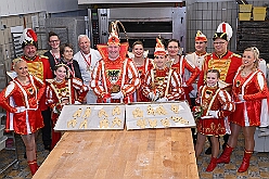 01 Prinzenbacken 2026-01-14 23  Prinzenbacken mit Klein und Groß - Im Karneval ist Tradition eng mit der Zahl „11“ verbunden. So fand auch in diesem Jahr das „Prinzenbacken“ zum elften mal statt. In der Bäckerei und Konditorei Vormann Im Schlenk sah man allen Beteiligten den Spass am Backen sichtlich an. Abends folgten wir dann noch der Einladung der CDU Ratsfraktion in Duisburger Rathaus. : DVPJ, no.6207 Press D, Toni I, Kinderprinz Juls I., Juls I., Prinzessin, Aileen I., Prinzessin Aileen I., HDK, Duisburg, Karneval, Helau, Tollität, Event, Session 2025, Session 2026, Hauptausschuss, Gemeinschaft, Hauptausschuss Karneval Duisburg, Duisburg ist echt