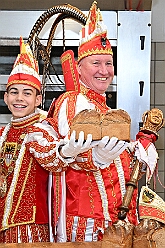 01 Prinzenbacken 2026-01-14 26  Prinzenbacken mit Klein und Groß - Im Karneval ist Tradition eng mit der Zahl „11“ verbunden. So fand auch in diesem Jahr das „Prinzenbacken“ zum elften mal statt. In der Bäckerei und Konditorei Vormann Im Schlenk sah man allen Beteiligten den Spass am Backen sichtlich an. Abends folgten wir dann noch der Einladung der CDU Ratsfraktion in Duisburger Rathaus. : DVPJ, no.6207 Press D, Toni I, Kinderprinz Juls I., Juls I., Prinzessin, Aileen I., Prinzessin Aileen I., HDK, Duisburg, Karneval, Helau, Tollität, Event, Session 2025, Session 2026, Hauptausschuss, Gemeinschaft, Hauptausschuss Karneval Duisburg, Duisburg ist echt