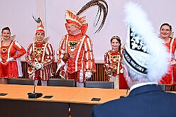 02 CDU  Rathaus 2026-01-14 06  Prinzenbacken mit Klein und Groß - Im Karneval ist Tradition eng mit der Zahl „11“ verbunden. So fand auch in diesem Jahr das „Prinzenbacken“ zum elften mal statt. In der Bäckerei und Konditorei Vormann Im Schlenk sah man allen Beteiligten den Spass am Backen sichtlich an. Abends folgten wir dann noch der Einladung der CDU Ratsfraktion in Duisburger Rathaus. : DVPJ, no.6207 Press D, Toni I, Kinderprinz Juls I., Juls I., Prinzessin, Aileen I., Prinzessin Aileen I., HDK, Duisburg, Karneval, Helau, Tollität, Event, Session 2025, Session 2026, Hauptausschuss, Gemeinschaft, Hauptausschuss Karneval Duisburg, Duisburg ist echt