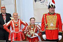 02 CDU  Rathaus 2026-01-14 09  Prinzenbacken mit Klein und Groß - Im Karneval ist Tradition eng mit der Zahl „11“ verbunden. So fand auch in diesem Jahr das „Prinzenbacken“ zum elften mal statt. In der Bäckerei und Konditorei Vormann Im Schlenk sah man allen Beteiligten den Spass am Backen sichtlich an. Abends folgten wir dann noch der Einladung der CDU Ratsfraktion in Duisburger Rathaus. : DVPJ, no.6207 Press D, Toni I, Kinderprinz Juls I., Juls I., Prinzessin, Aileen I., Prinzessin Aileen I., HDK, Duisburg, Karneval, Helau, Tollität, Event, Session 2025, Session 2026, Hauptausschuss, Gemeinschaft, Hauptausschuss Karneval Duisburg, Duisburg ist echt