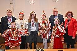 02 CDU  Rathaus 2026-01-14 17  Prinzenbacken mit Klein und Groß - Im Karneval ist Tradition eng mit der Zahl „11“ verbunden. So fand auch in diesem Jahr das „Prinzenbacken“ zum elften mal statt. In der Bäckerei und Konditorei Vormann Im Schlenk sah man allen Beteiligten den Spass am Backen sichtlich an. Abends folgten wir dann noch der Einladung der CDU Ratsfraktion in Duisburger Rathaus. : DVPJ, no.6207 Press D, Toni I, Kinderprinz Juls I., Juls I., Prinzessin, Aileen I., Prinzessin Aileen I., HDK, Duisburg, Karneval, Helau, Tollität, Event, Session 2025, Session 2026, Hauptausschuss, Gemeinschaft, Hauptausschuss Karneval Duisburg, Duisburg ist echt