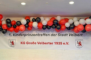 02 KiPrTreff Velbert 2026-01-17 01  Freitag und Samstag - Freitagabend waren wir auf der 3. karnevalistische Gemeinschaftsveranstaltung des Löschzuges 110 der Feuerwehr Duisburg und der Ehrengarde Blau-Weiß der Stadt Duisburg in der „Alten Feuerwache“.  Am Samstag begann unsere Tour mit dem 1. Kinderprinzentreffen der Stadt Velbert.  Danach dann in DU-Neumühl in das Agnesheim, wo die Rot-Weißen aus Hamborn ein Kinderkostümfest veranstalteten. Anschließend waren wir bei „Schlager trifft Karneval“ des MCV zu Gast. Als letztes ging es in den Steinhof in Huckingen zu „Lachen ist Gesund“, eine Veranstaltung der Duisburger Musketiere.