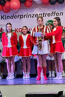 02 KiPrTreff Velbert 2026-01-17 07  Freitag und Samstag - Freitagabend waren wir auf der 3. karnevalistische Gemeinschaftsveranstaltung des Löschzuges 110 der Feuerwehr Duisburg und der Ehrengarde Blau-Weiß der Stadt Duisburg in der „Alten Feuerwache“.  Am Samstag begann unsere Tour mit dem 1. Kinderprinzentreffen der Stadt Velbert.  Danach dann in DU-Neumühl in das Agnesheim, wo die Rot-Weißen aus Hamborn ein Kinderkostümfest veranstalteten. Anschließend waren wir bei „Schlager trifft Karneval“ des MCV zu Gast. Als letztes ging es in den Steinhof in Huckingen zu „Lachen ist Gesund“, eine Veranstaltung der Duisburger Musketiere.