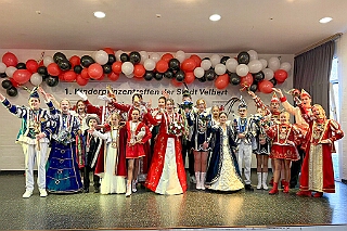 02 KiPrTreff Velbert 2026-01-17 10  Freitag und Samstag - Freitagabend waren wir auf der 3. karnevalistische Gemeinschaftsveranstaltung des Löschzuges 110 der Feuerwehr Duisburg und der Ehrengarde Blau-Weiß der Stadt Duisburg in der „Alten Feuerwache“.  Am Samstag begann unsere Tour mit dem 1. Kinderprinzentreffen der Stadt Velbert.  Danach dann in DU-Neumühl in das Agnesheim, wo die Rot-Weißen aus Hamborn ein Kinderkostümfest veranstalteten. Anschließend waren wir bei „Schlager trifft Karneval“ des MCV zu Gast. Als letztes ging es in den Steinhof in Huckingen zu „Lachen ist Gesund“, eine Veranstaltung der Duisburger Musketiere.