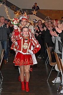 04 Schlager Karneval MCV 2026-01-17 04  Freitag und Samstag - Freitagabend waren wir auf der 3. karnevalistische Gemeinschaftsveranstaltung des Löschzuges 110 der Feuerwehr Duisburg und der Ehrengarde Blau-Weiß der Stadt Duisburg in der „Alten Feuerwache“.  Am Samstag begann unsere Tour mit dem 1. Kinderprinzentreffen der Stadt Velbert.  Danach dann in DU-Neumühl in das Agnesheim, wo die Rot-Weißen aus Hamborn ein Kinderkostümfest veranstalteten. Anschließend waren wir bei „Schlager trifft Karneval“ des MCV zu Gast. Als letztes ging es in den Steinhof in Huckingen zu „Lachen ist Gesund“, eine Veranstaltung der Duisburger Musketiere. : DVPJ, no.6207 Press D, Toni I, Kinderprinz Juls I., Juls I., Prinzessin, Aileen I., Prinzessin Aileen I., HDK, Duisburg, Karneval, Helau, Tollität, Event, Session 2025, Session 2026, Hauptausschuss, Gemeinschaft, Hauptausschuss Karneval Duisburg, Duisburg ist echt