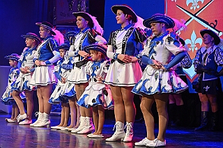 05 LachenIstGesund Musketiere 2026-01-17 02  Freitag und Samstag - Freitagabend waren wir auf der 3. karnevalistische Gemeinschaftsveranstaltung des Löschzuges 110 der Feuerwehr Duisburg und der Ehrengarde Blau-Weiß der Stadt Duisburg in der „Alten Feuerwache“.  Am Samstag begann unsere Tour mit dem 1. Kinderprinzentreffen der Stadt Velbert.  Danach dann in DU-Neumühl in das Agnesheim, wo die Rot-Weißen aus Hamborn ein Kinderkostümfest veranstalteten. Anschließend waren wir bei „Schlager trifft Karneval“ des MCV zu Gast. Als letztes ging es in den Steinhof in Huckingen zu „Lachen ist Gesund“, eine Veranstaltung der Duisburger Musketiere. : DVPJ, no.6207 Press D, Toni I, Kinderprinz Juls I., Juls I., Prinzessin, Aileen I., Prinzessin Aileen I., HDK, Duisburg, Karneval, Helau, Tollität, Event, Session 2025, Session 2026, Hauptausschuss, Gemeinschaft, Hauptausschuss Karneval Duisburg, Duisburg ist echt